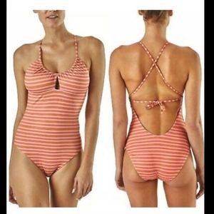 Patagonia onepiece Small